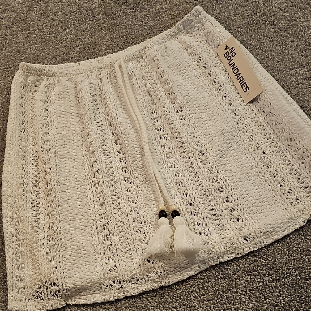 H5🔹️ Women's White Crochet Coverup Skirt